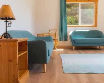 Little Beach Resort - Ucluelet - Olohuone