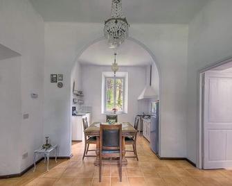 Casa Cantoniera (2p) on the estate Prati Piani - Carpasio - Comedor