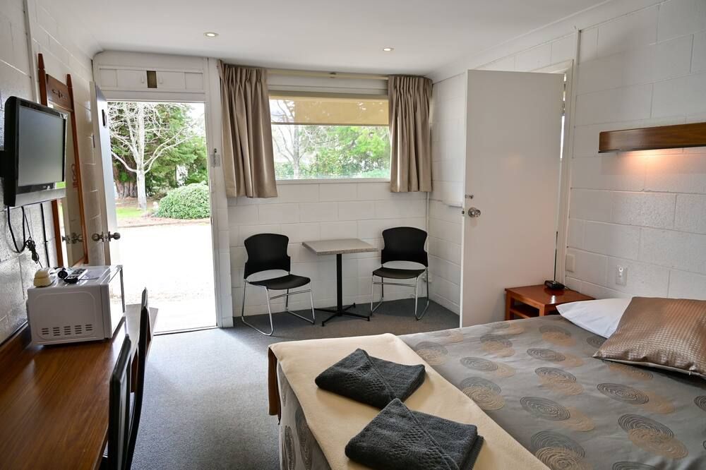 باير فاونتن موتور إن، هولبروك