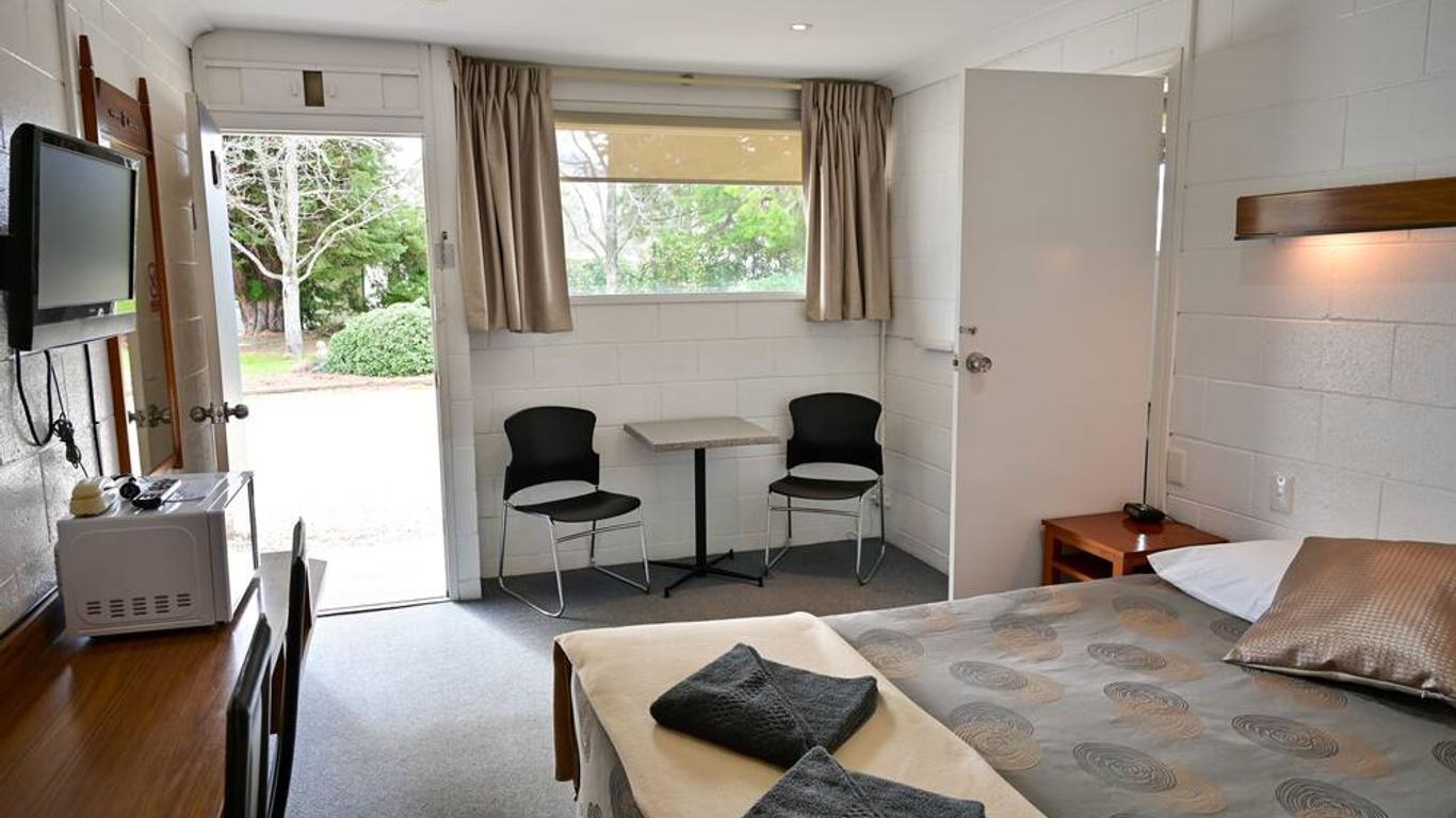 باير فاونتن موتور إن، هولبروك