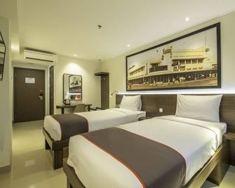 Collection O Hotel Pasar Baru Heritage - Bandung - Kamar Tidur
