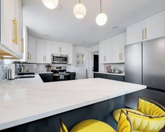Firstmarket-Opulent Downtown Getaway - Lee's Summit - Keuken