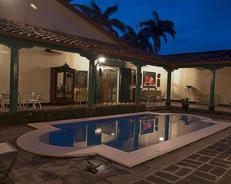 Hotel El Convento Leon Nicaragua - León - Piscina