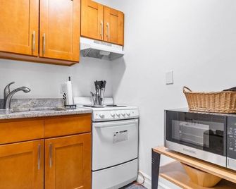 Downtown Studio Apt, Near Grocery and hospitals - Boston - Kitchen