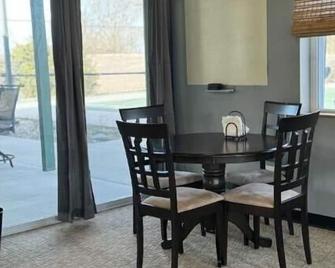 Farmstead Studio with Sport Court and Miles of Forest Trails - Sturgis - Dining room