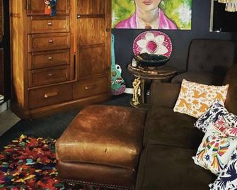 An artist’s studio apartment showcasing Hispanic culture - McAllen - Living room