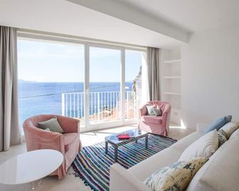 Gorgeous Home In Scilla With Wifi - Scilla - Salon