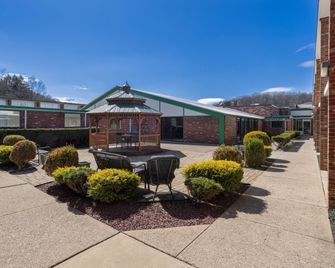 Ramada by Wyndham Butler/Tesla Biohealing Resort - Butler - Annehmlichkeit