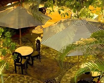 Welcomheritage Panjim Pousada - פאנג'י - פטיו