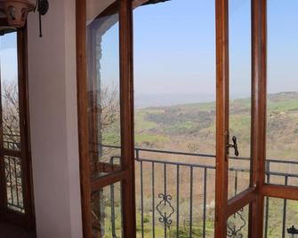 B&B Casale Roshlee - San Terenziano - Balcón