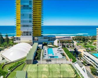 Air on Broadbeach Beachfront 2Level stunning apartment with 180 degree views - Broadbeach - Pool