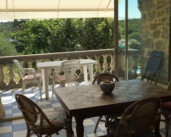 Beautiful old house in the village with garden and swimming pool - Saint-Paul-le-Jeune - Балкон