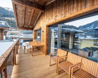 The village - chalet stone house - Wald Im Pinzgau - Balkon
