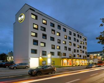 B&B Hotel München City-West - München - Gebouw