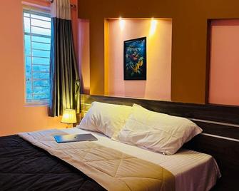 Aikkara Cottages - Vagamon - Bedroom