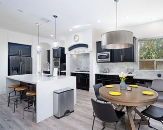 Casa Serenity - Luxury Living w Pool & Jacuzzi - Indio - Kitchen