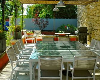 In Provence, large private property with swimming pool for 8 to 15 adults - Carpentras - Restaurace