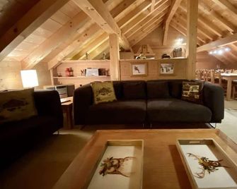 Luxury chalet 160 m2 for 10 people, shuttle bus at 50m, 3mn from the lifts - Vars - Huiskamer
