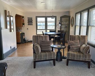 3 Bedroom house on peaceful clear water lake - Chippewa Falls - Living room