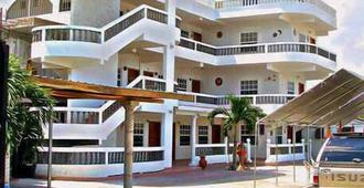 Las Palmas Hotel - Corozal - Building