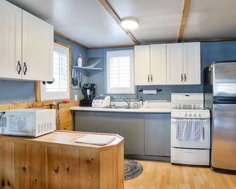 Two Bedroom Cottage with Loft Close To Bala - Mactier - Kitchen