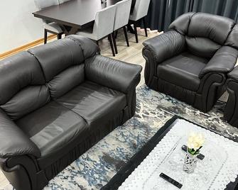holiday villa - Harare - Living room