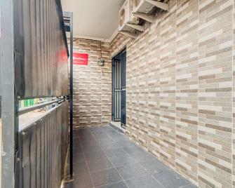 RedDoorz near Graha Cijantung Mall - Jakarta - Gebäude