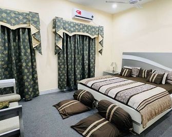 Chandi Hotel and Apartments - Peshawar - Quarto