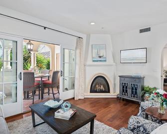 Spacious Condo in Luxury Downtown Complex - Santa Barbara - Sala