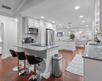 Waterfront Escape 5Bed, 3Bath, Heated Pool - Tampa - Cocina