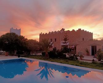 Great for groups (16+) - yoga, surf, friends & family - Sidi Kouaki - Pool