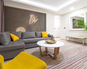 Hotel Tesla - Smart Stay Garni - Belgrade - Living room