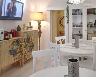 Family Room (Borgo Salentino) - San Vito dei Normanni - Essbereich
