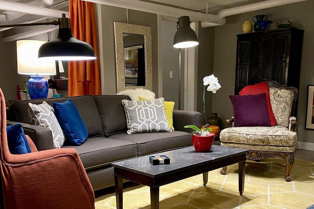 Old World Charm Basement Level Flat in upscale Cherry Creek - دنفر (كولورادو)