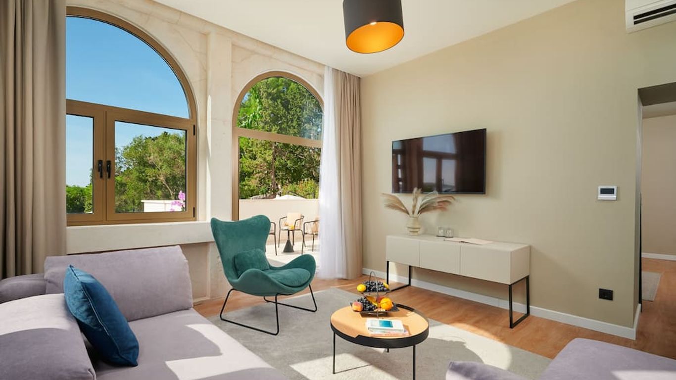 Hotel Moeesy, Blue & Green Oasis