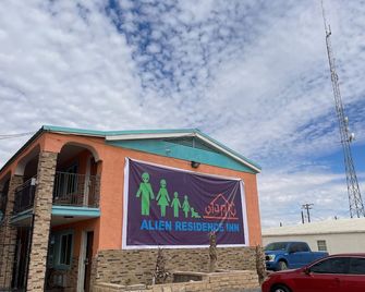 Alien Residence Inn - Pecos - Building