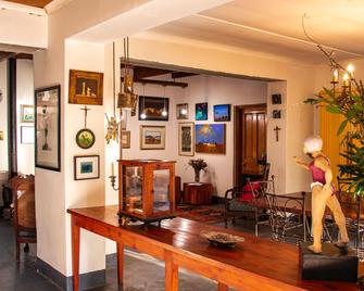 Ebonymoon Guest House And Studio - Porterville - Recepción