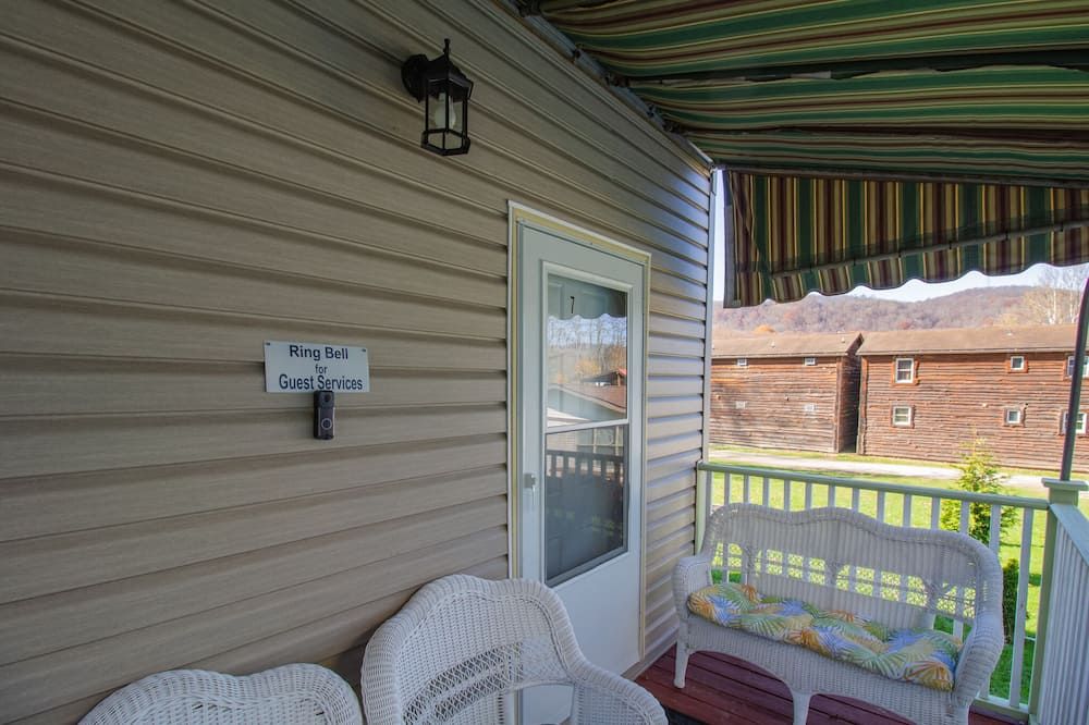 Stay In Ohiopyle by the trail with a jetted tub