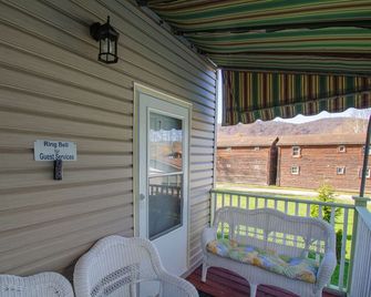 Stay In Ohiopyle by the trail with a jetted tub - Farmington - Balcón