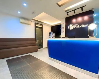 Hotel Pollodium Chinatown Kl - Gua Musang - Front desk