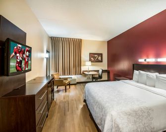 Red Roof Plus+ Phoenix West - Phoenix - Bedroom