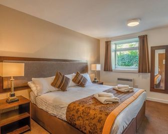 Historic Stay w/ Cozy Ambiance | Surrounded by Scenic Trails, Breakfast Included - Nairn - Soveværelse