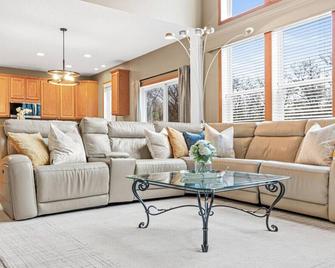 Minne-GetAway: Ski Lover's Timber Ridge - Cottage Grove - Living room