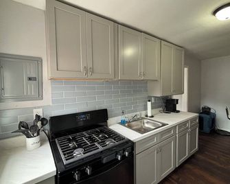1.8 Miles to Usa Stadium. Fast Wifi. No Cleaning Fees. Near Navy Base - Millington - Cocina