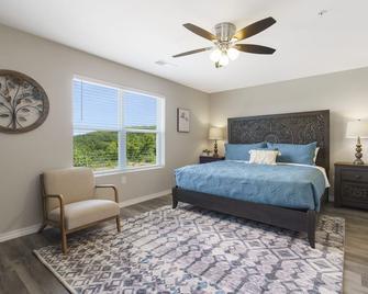 Welcome Home Branson Your Next Home in the Heart of Branson - Branson - Bedroom