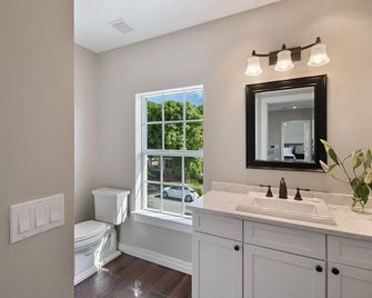 Buttercup - Charming Home on Quiet Street Near the Convention Center - West Palm Beach - Bad