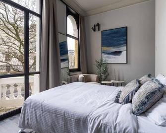 Elegant Balcony Suite - Antwerp - Bedroom