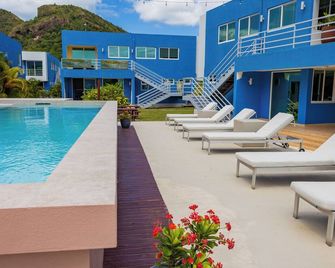 Harbour Bliss Villa 7F - Jolly Harbour - Pool