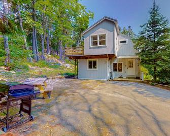 Renovated home with water views, dock access, - dogs okay - Boothbay Harbor - Building