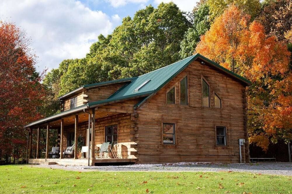 Peaceful log home retreat.